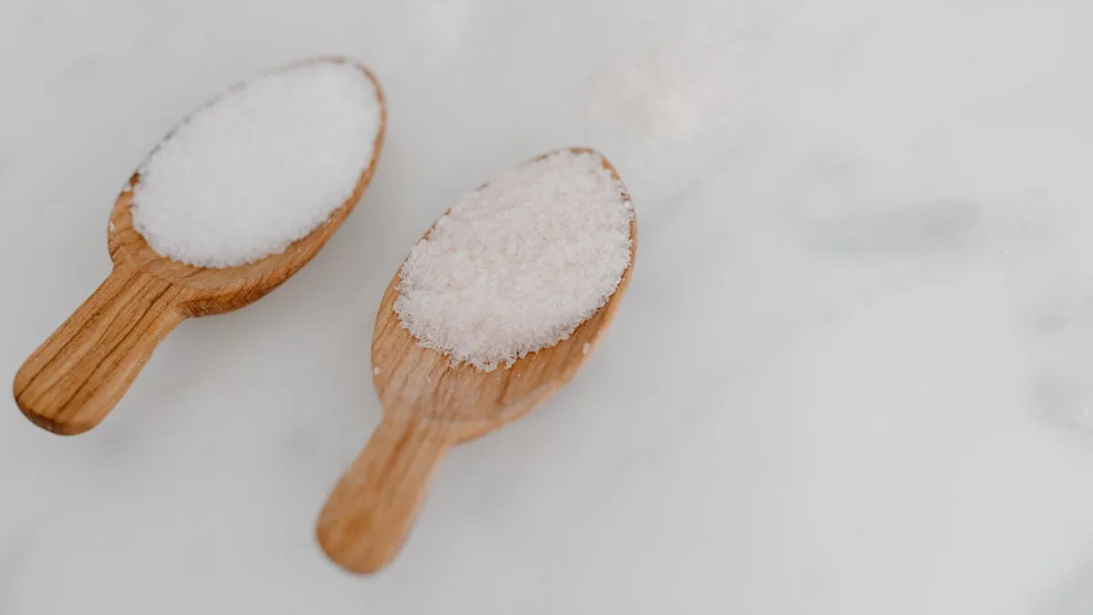 Ilustrasi perbandingan garam halus dan garam kasar