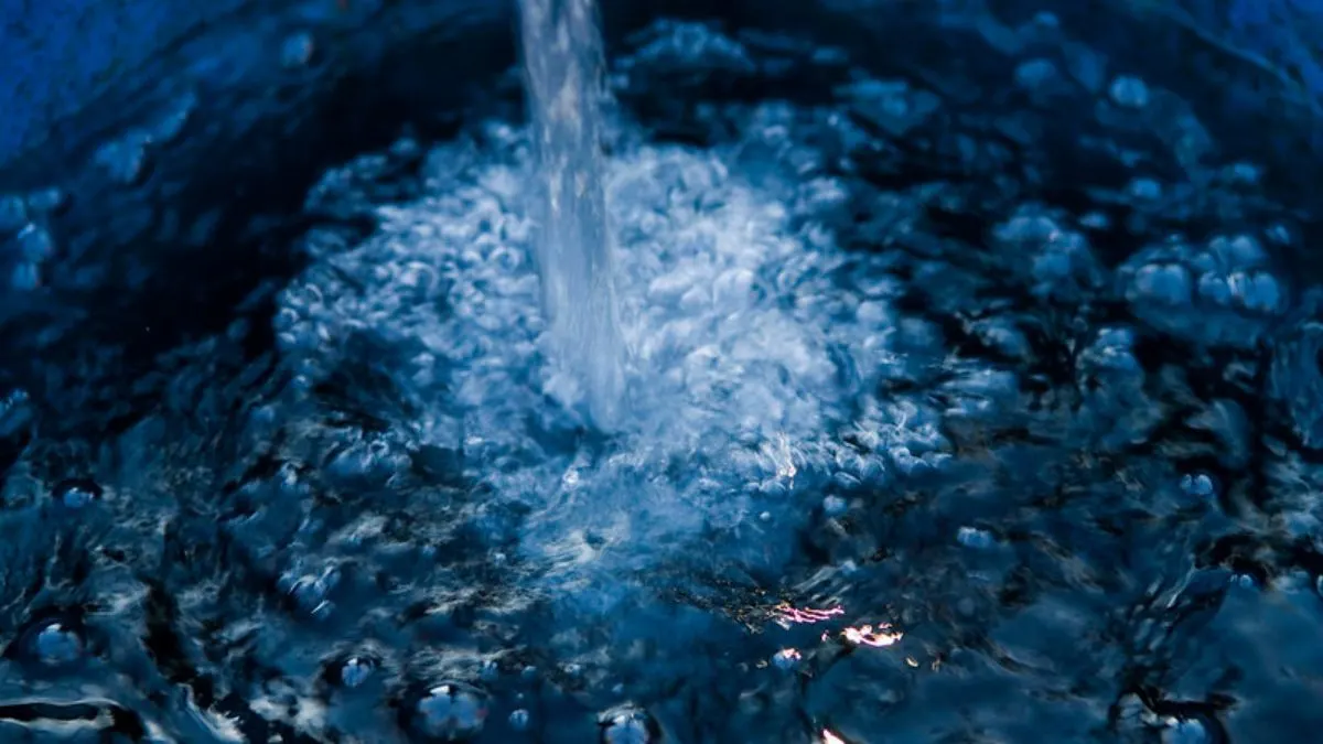 ilustrasi menyiapkan air dengan cara menyendapkan air dari klorin