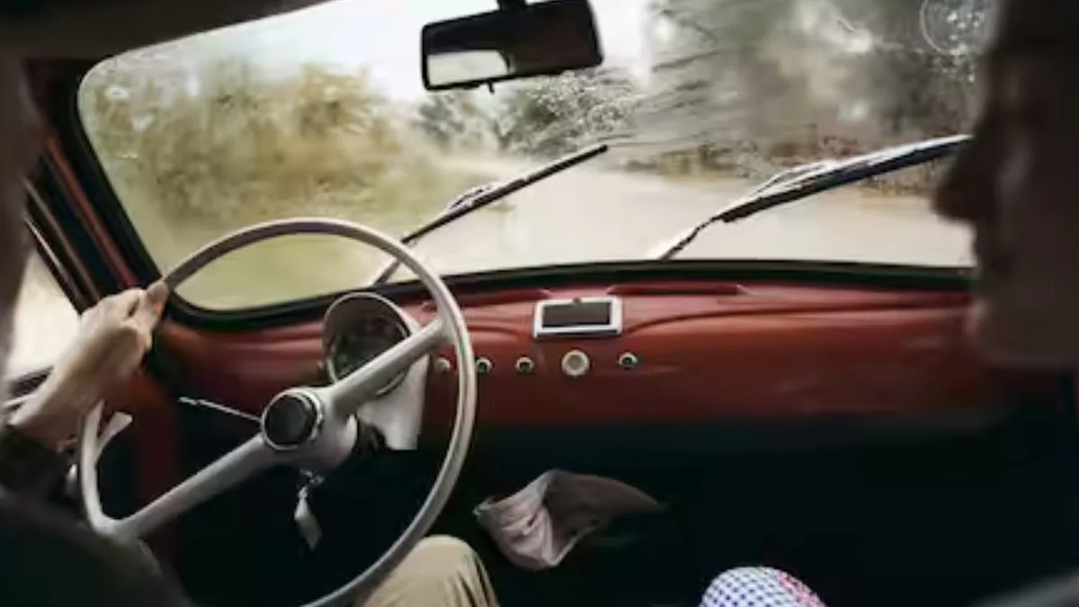 Gambar di dalam mobil